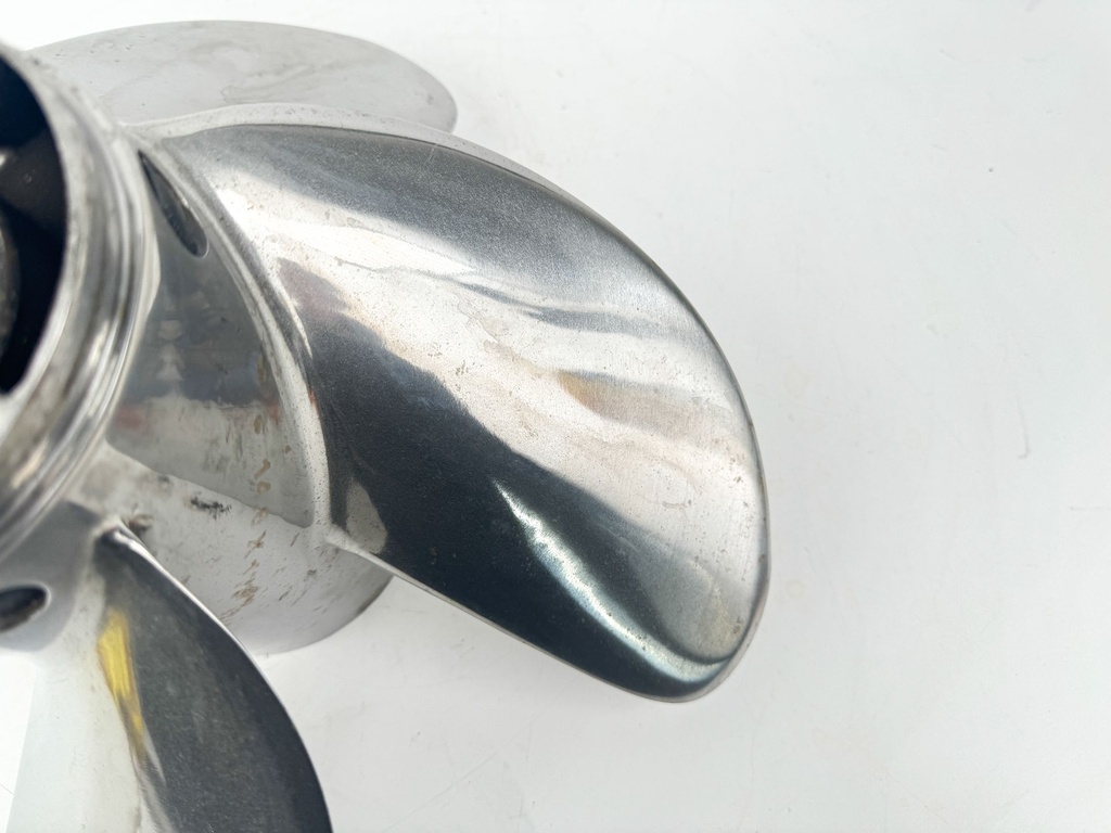 Mercury Marine Revolution 4 Blade Prop Propeller 14.6 X 17P RH 8M0151317