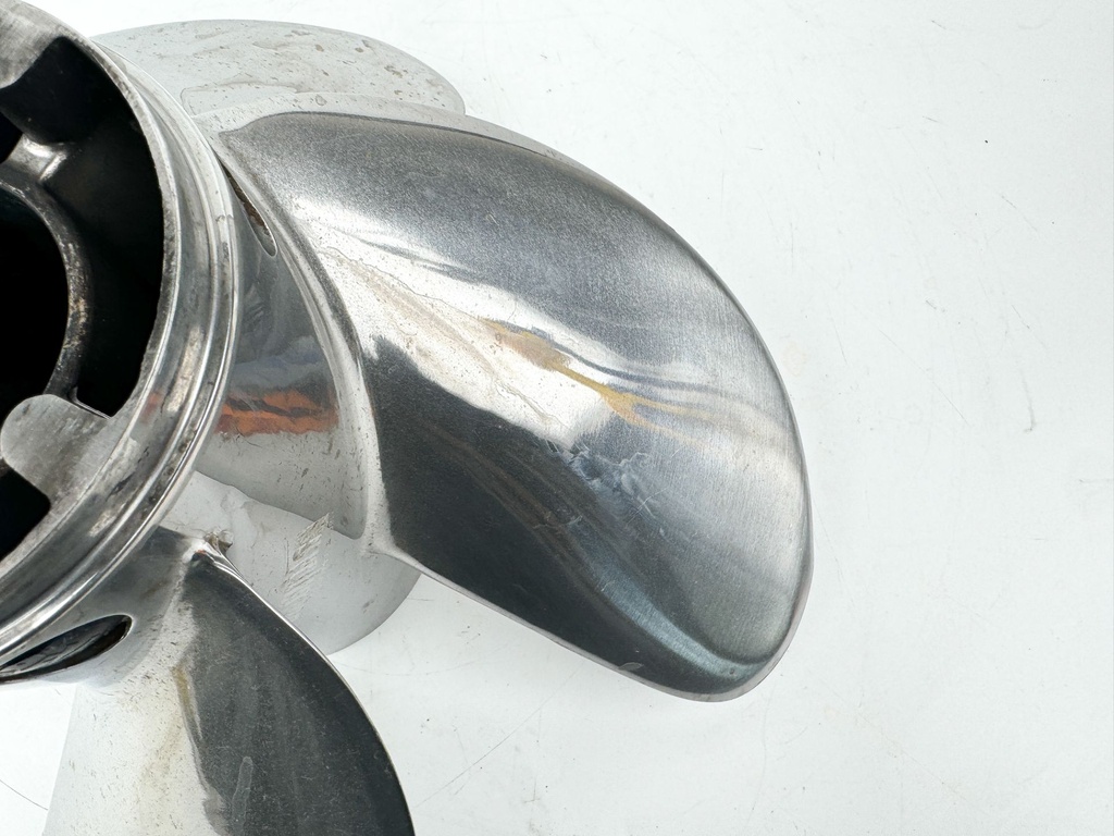 Mercury Marine Revolution 4 Blade Prop Propeller 14.6 X 17P RH 8M0151317