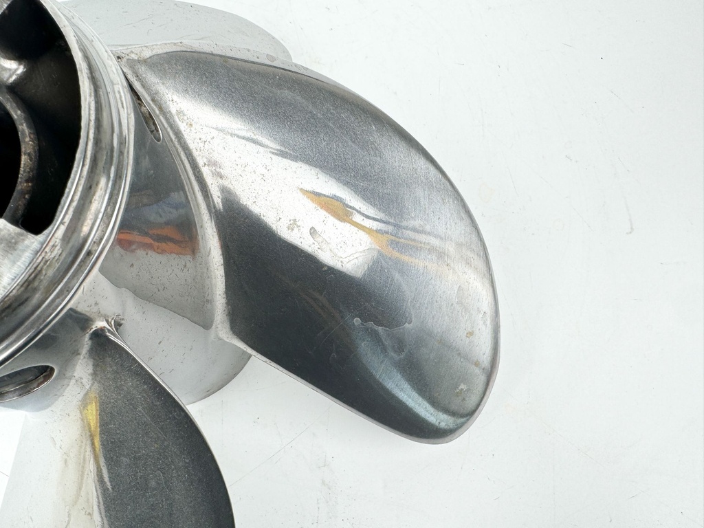Mercury Marine Revolution 4 Blade Prop Propeller 14.6 X 17P RH 8M0151317