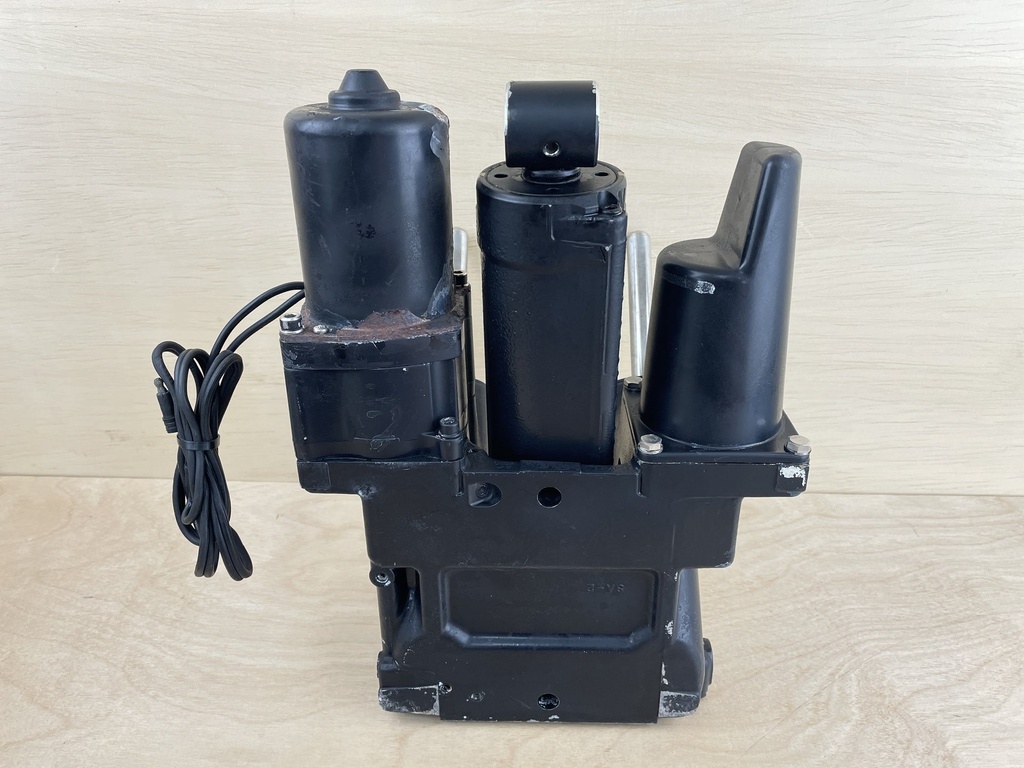 1998 Mercury 150HP 2 Stroke Outboard Power Trim & Tilt Unit 8M0143219