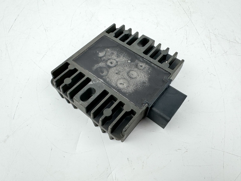 2005 Yamaha 115 HP 4 Stroke Outboard Rectifier & Regulator OEM