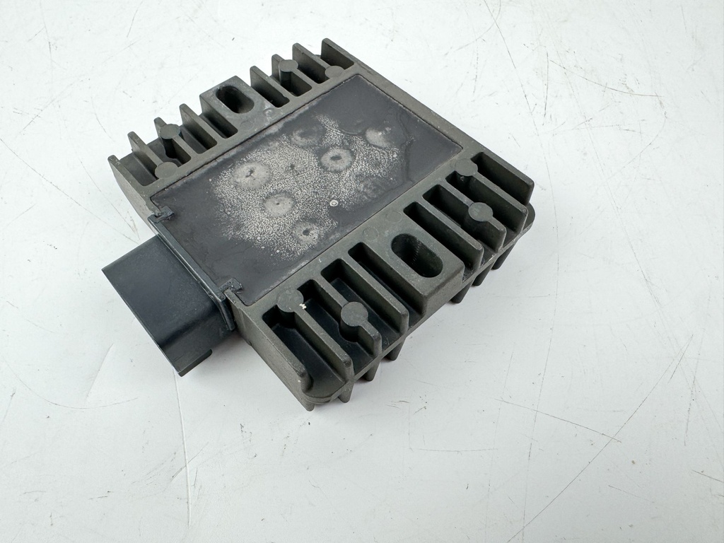 2005 Yamaha 115 HP 4 Stroke Outboard Rectifier & Regulator OEM