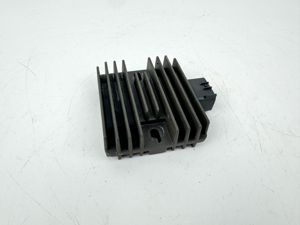 2005 Yamaha 115 HP 4 Stroke Outboard Rectifier & Regulator OEM