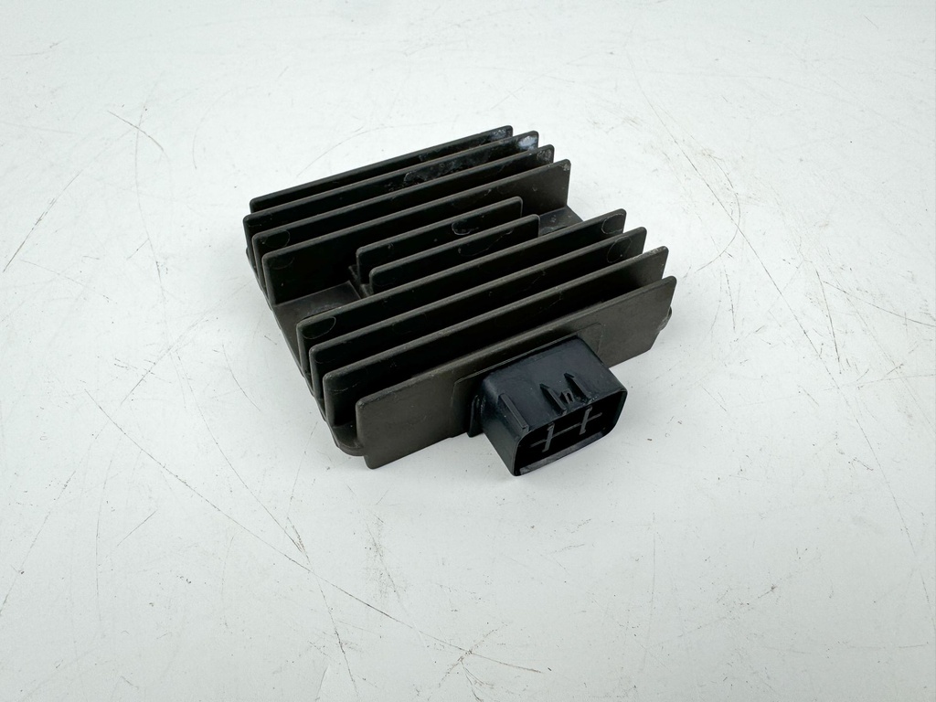 2005 Yamaha 115 HP 4 Stroke Outboard Rectifier & Regulator OEM