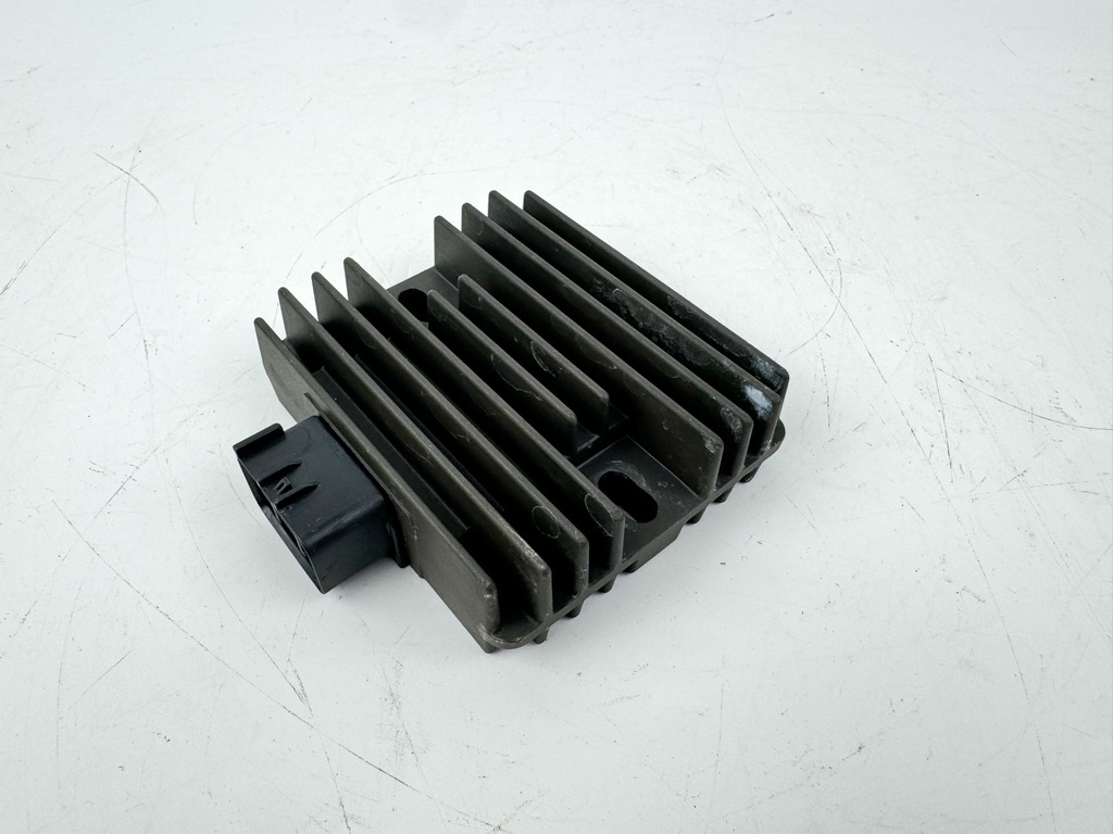 2005 Yamaha 115 HP 4 Stroke Outboard Rectifier & Regulator OEM