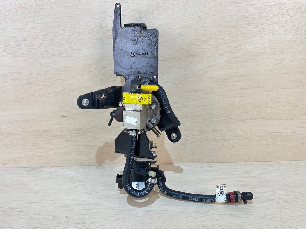 2000 Evinrude Ficht 225HP Oil Injector Manifold With Lift Pump 5001505 5000527