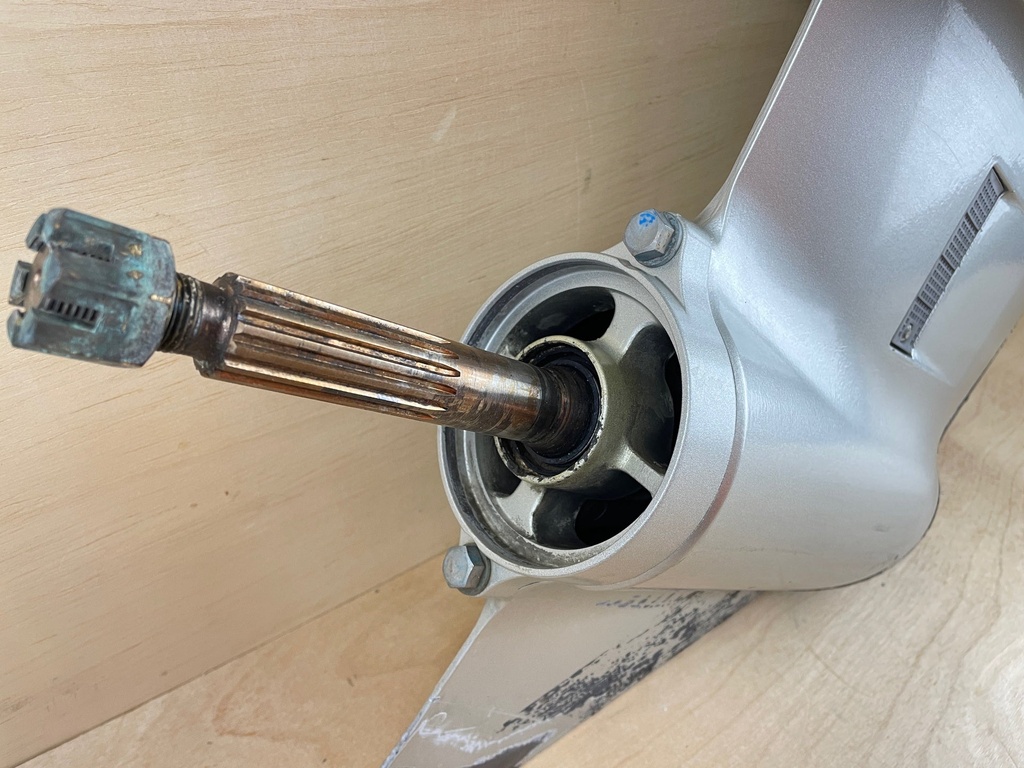 Honda 90HP 4 Stroke Outboard L 20" Lower Unit Gear Case RH 41100-ZZ0-040ZA