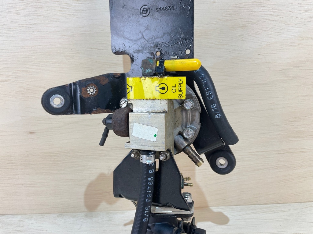 2000 Evinrude Ficht 225HP Oil Injector Manifold With Lift Pump 5001505 5000527