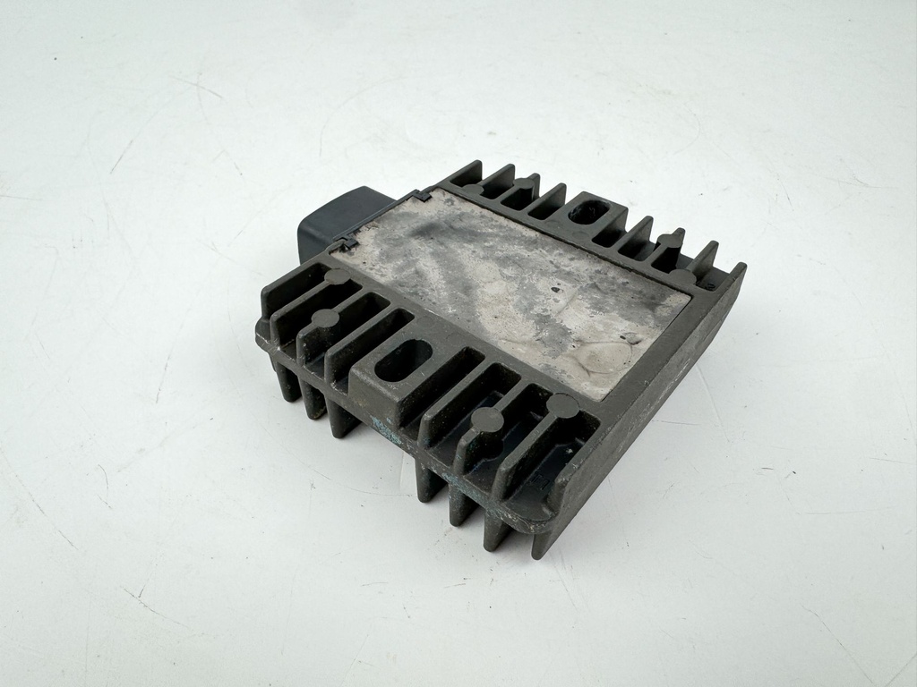 Yamaha 115 HP 4 Stroke Outboard Rectifier & Regulator OEM 2005