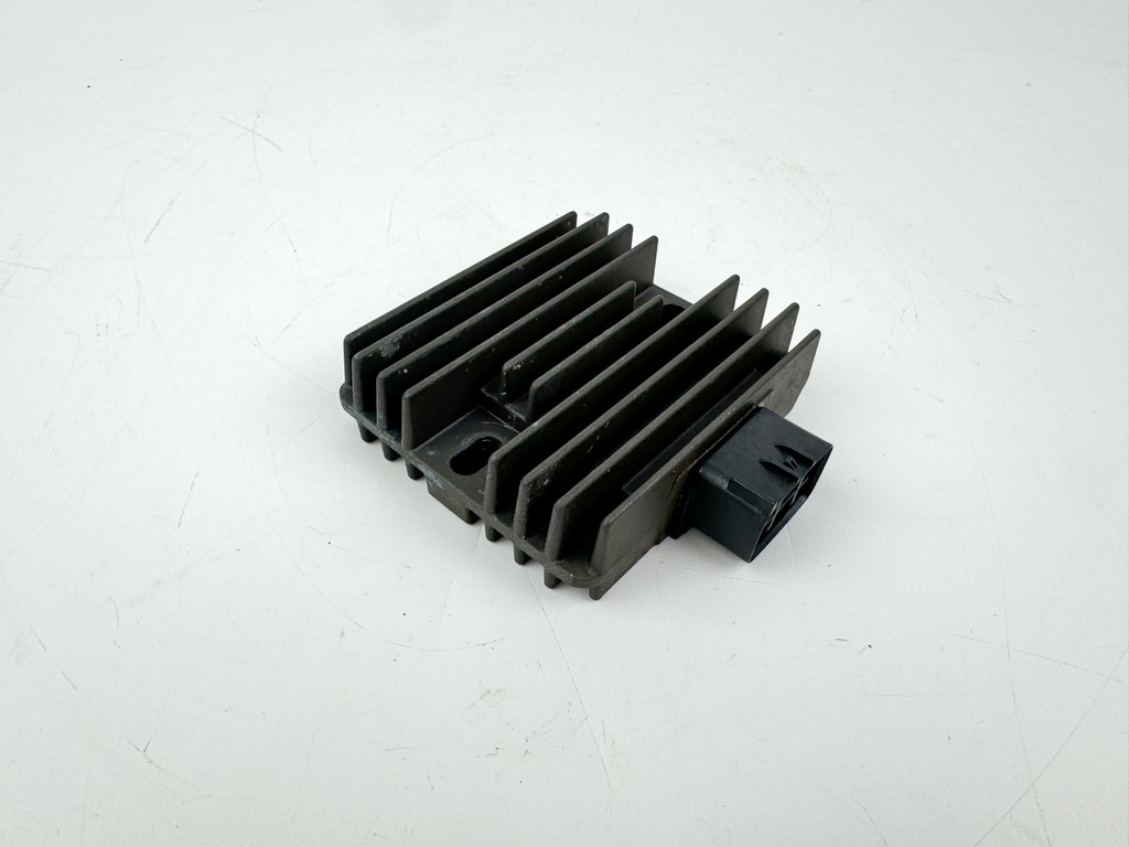 Yamaha 115 HP 4 Stroke Outboard Rectifier & Regulator OEM 2005
