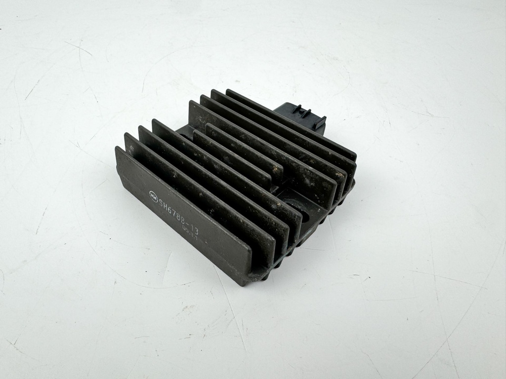 Yamaha 115 HP 4 Stroke Outboard Rectifier & Regulator OEM 2005