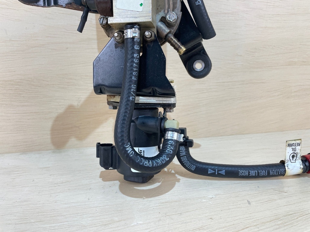 2000 Evinrude Ficht 225HP Oil Injector Manifold With Lift Pump 5001505 5000527