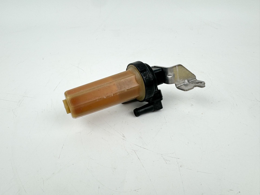 2005 Yamaha 115 HP 4 Stroke Outboard Fuel Filter Assembly OEM