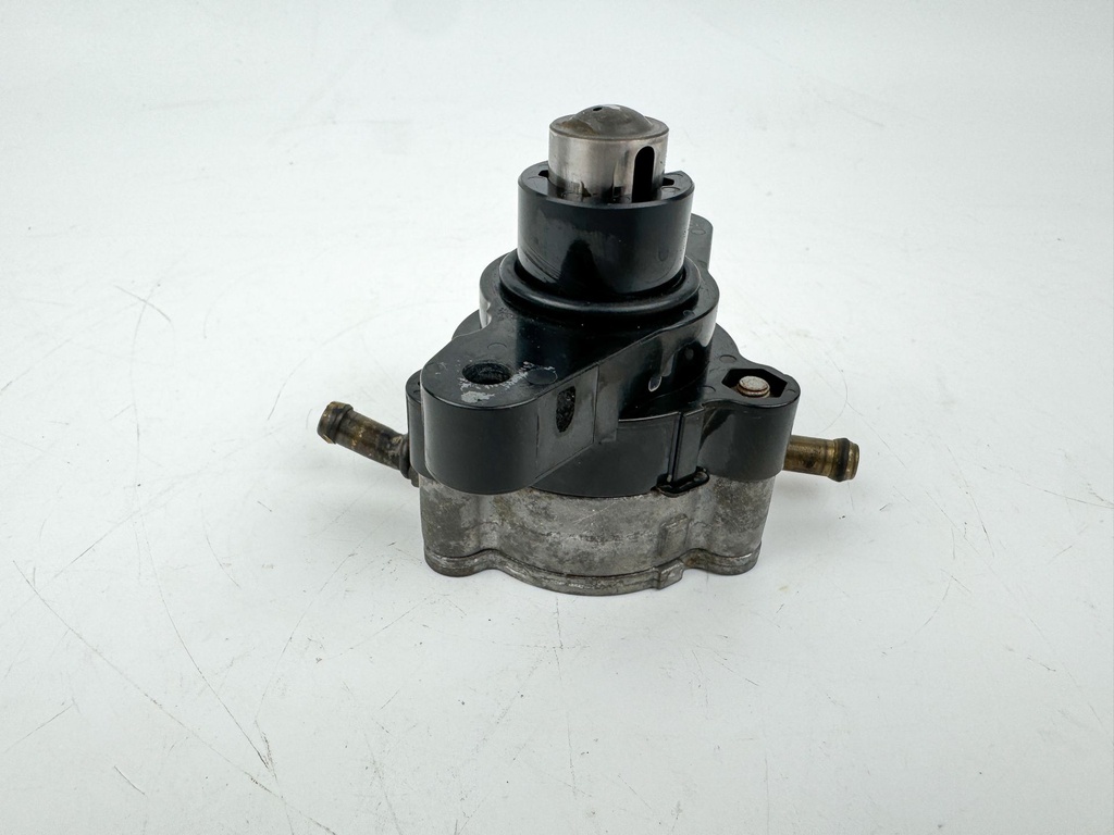 2005 Yamaha 115 HP 4 Stroke Outboard Fuel Pump OEM