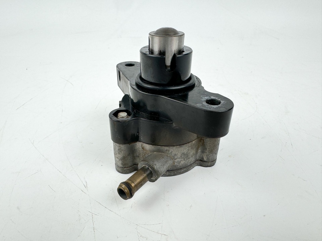 2005 Yamaha 115 HP 4 Stroke Outboard Fuel Pump OEM