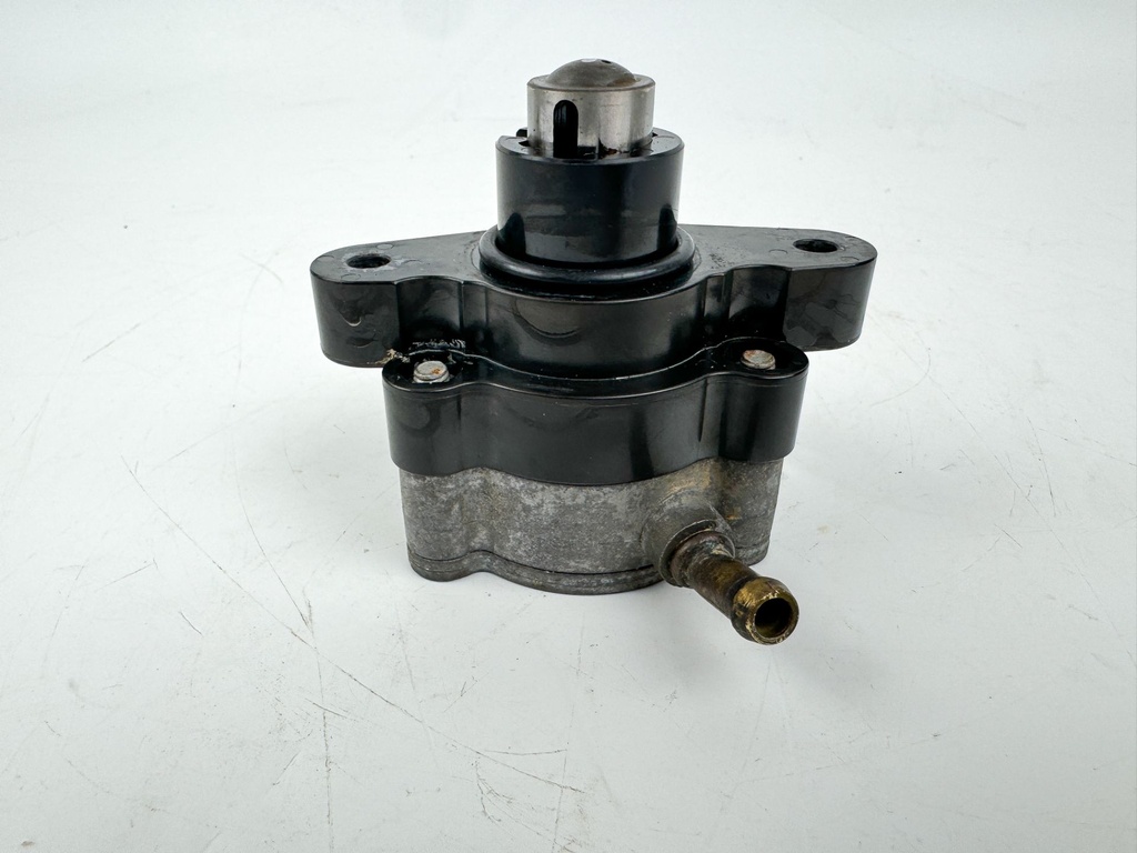 2005 Yamaha 115 HP 4 Stroke Outboard Fuel Pump OEM