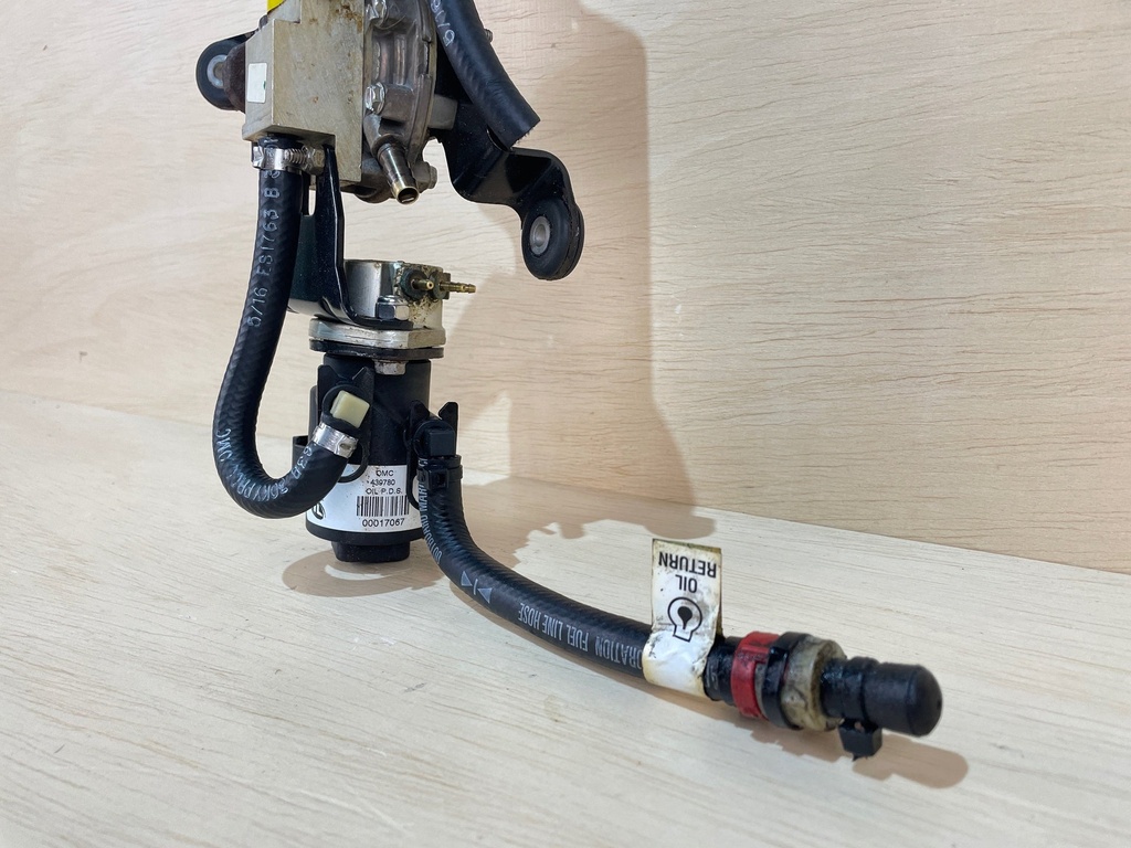 2000 Evinrude Ficht 225HP Oil Injector Manifold With Lift Pump 5001505 5000527