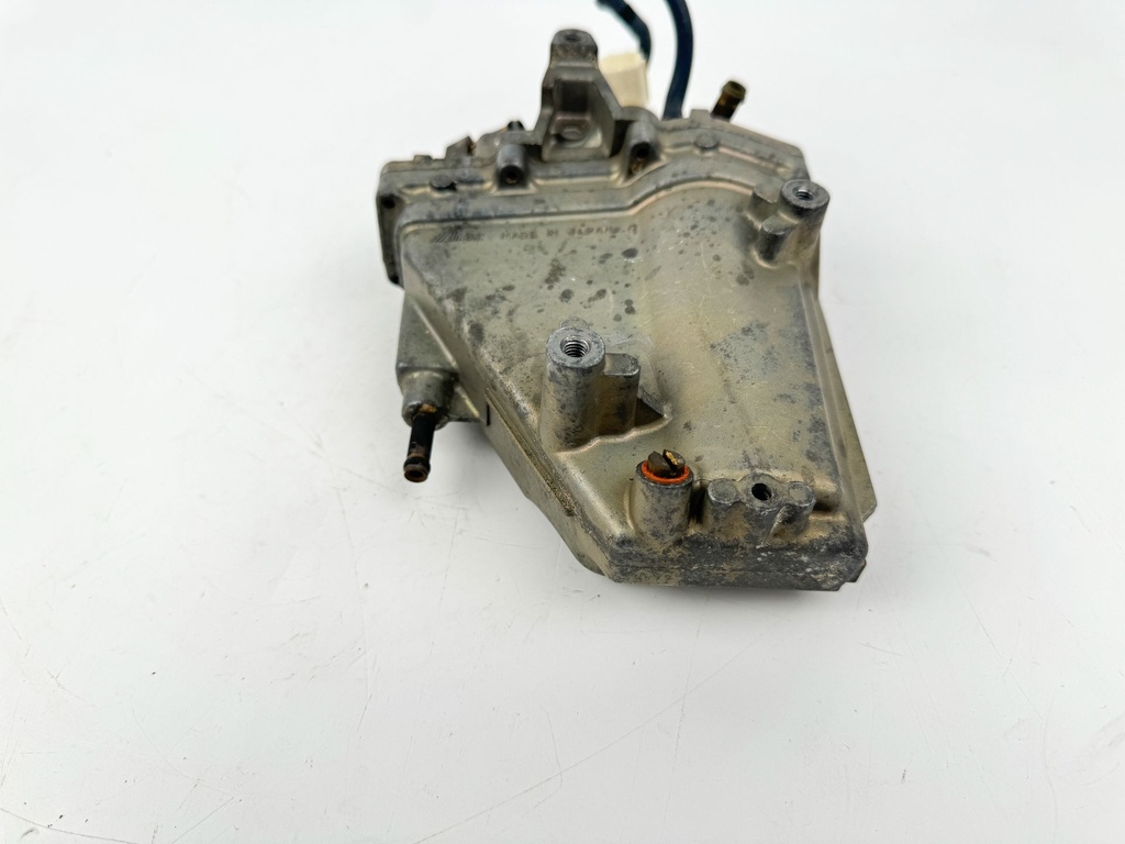 2005 Yamaha 115 HP 4 Stroke Outboard VST Float Chamber Assembly OEM