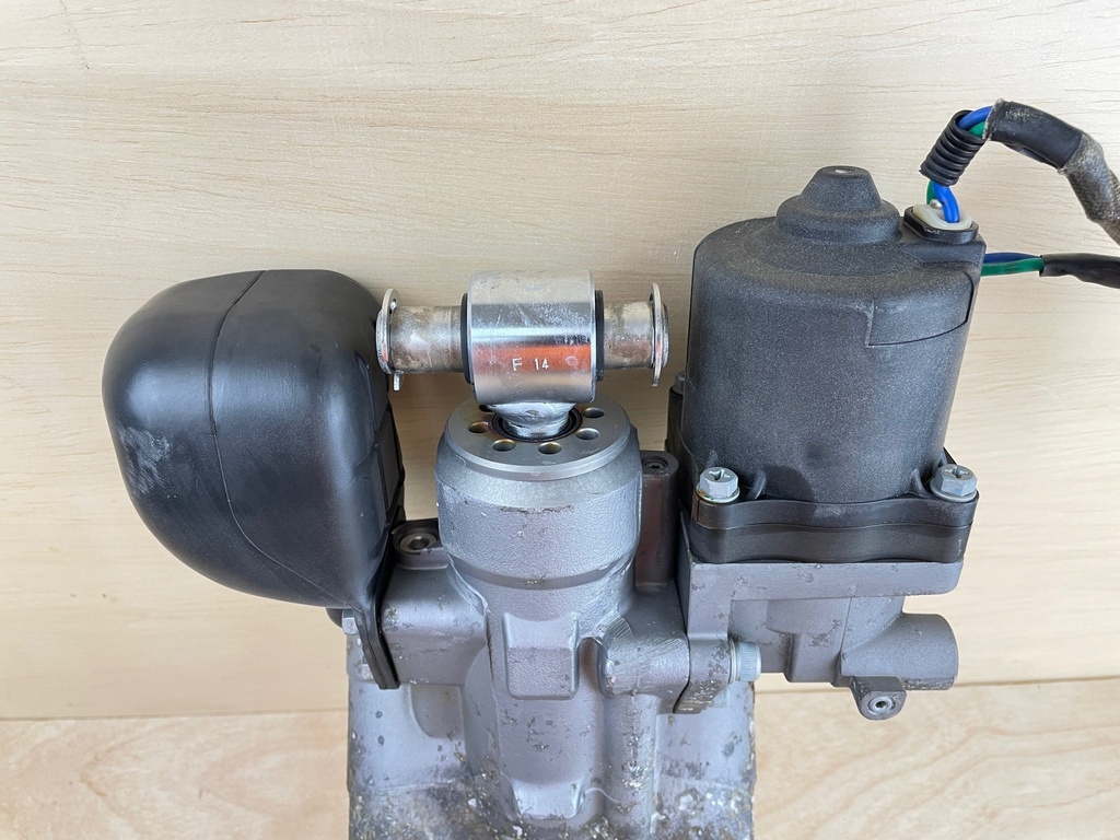 Honda 90HP Outboard Power Trim & Tilt Assembly 56000-ZY9-043