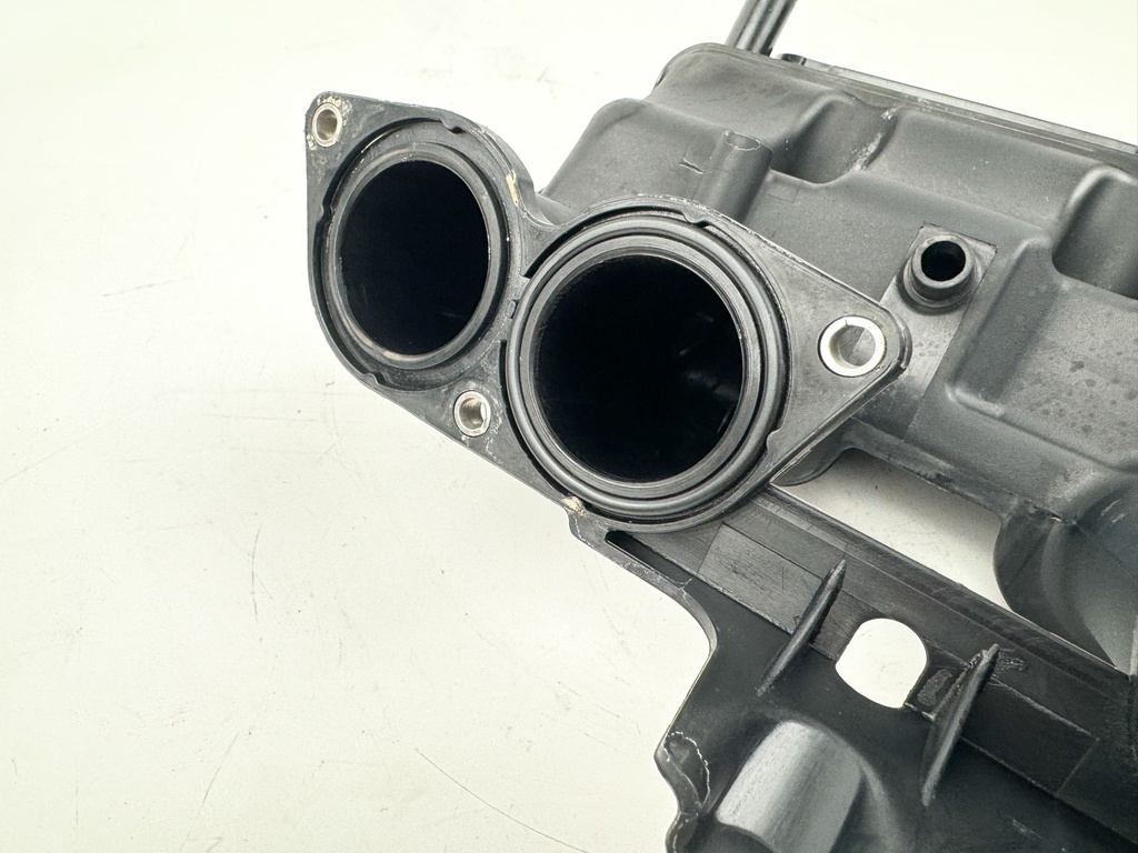 2005 Yamaha 115 HP 4 Stroke Outboard Intake Air Silencer Assembly OEM