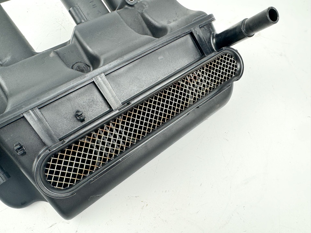 2005 Yamaha 115 HP 4 Stroke Outboard Intake Air Silencer Assembly OEM