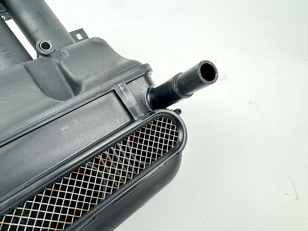 2005 Yamaha 115 HP 4 Stroke Outboard Intake Air Silencer Assembly OEM