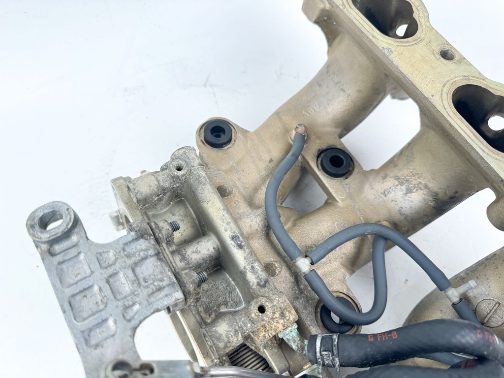 2005 Yamaha 115 HP 4 Stroke Outboard Intake Manifold & Throttle Body OEM