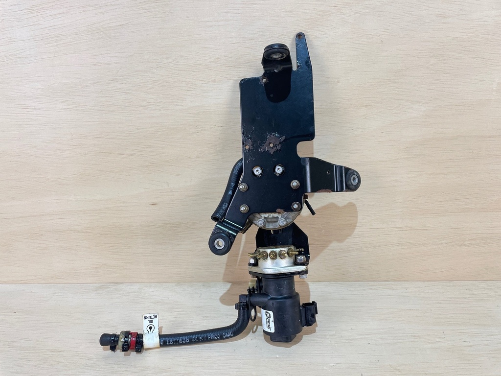 2000 Evinrude Ficht 225HP Oil Injector Manifold With Lift Pump 5001505 5000527