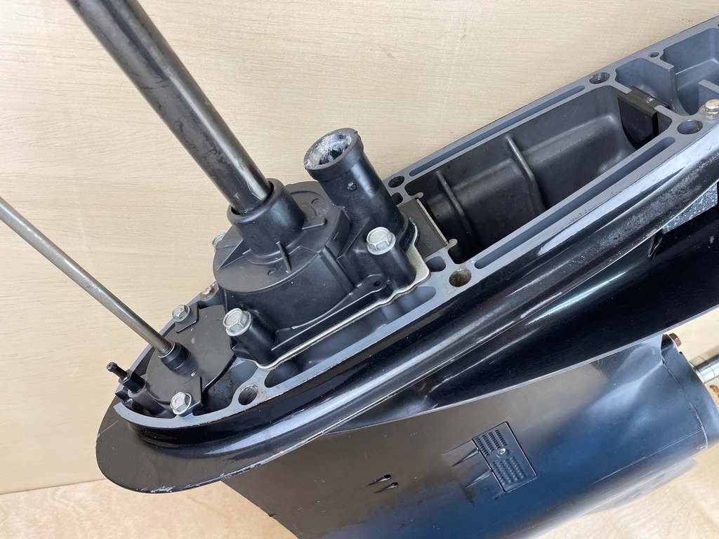 2011 Suzuki 300HP Outboard 30" XXL Lower Unit Gear Case 55110-98J01-0EP RH