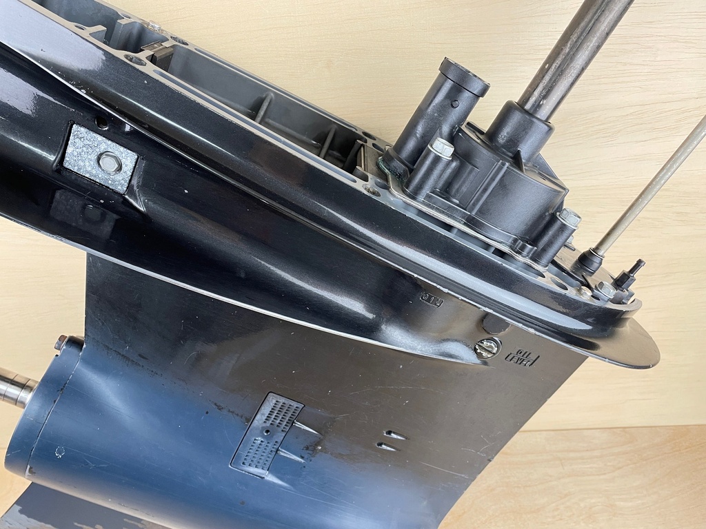 2011 Suzuki 300HP Outboard 30" XXL Lower Unit Gear Case 55110-98J01-0EP RH