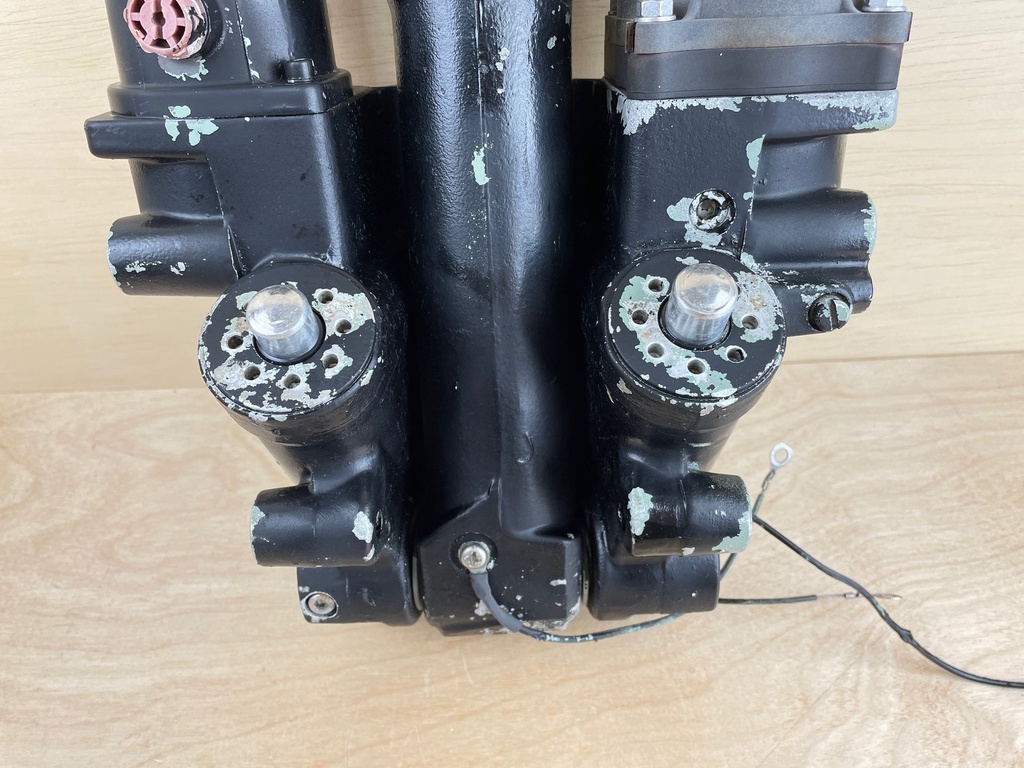 2011 Suzuki DF300 300HP 4 Stroke Outboard Power Trim & Tilt Assembly