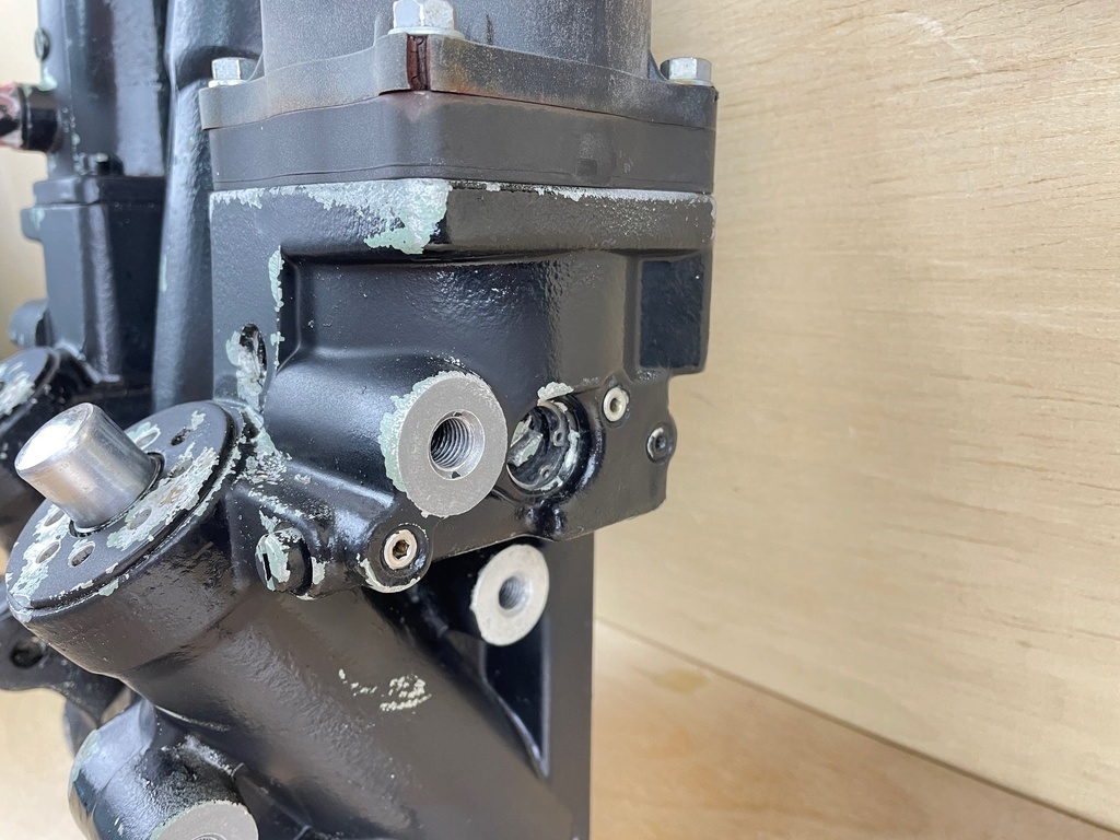 2011 Suzuki DF300 300HP 4 Stroke Outboard Power Trim & Tilt Assembly