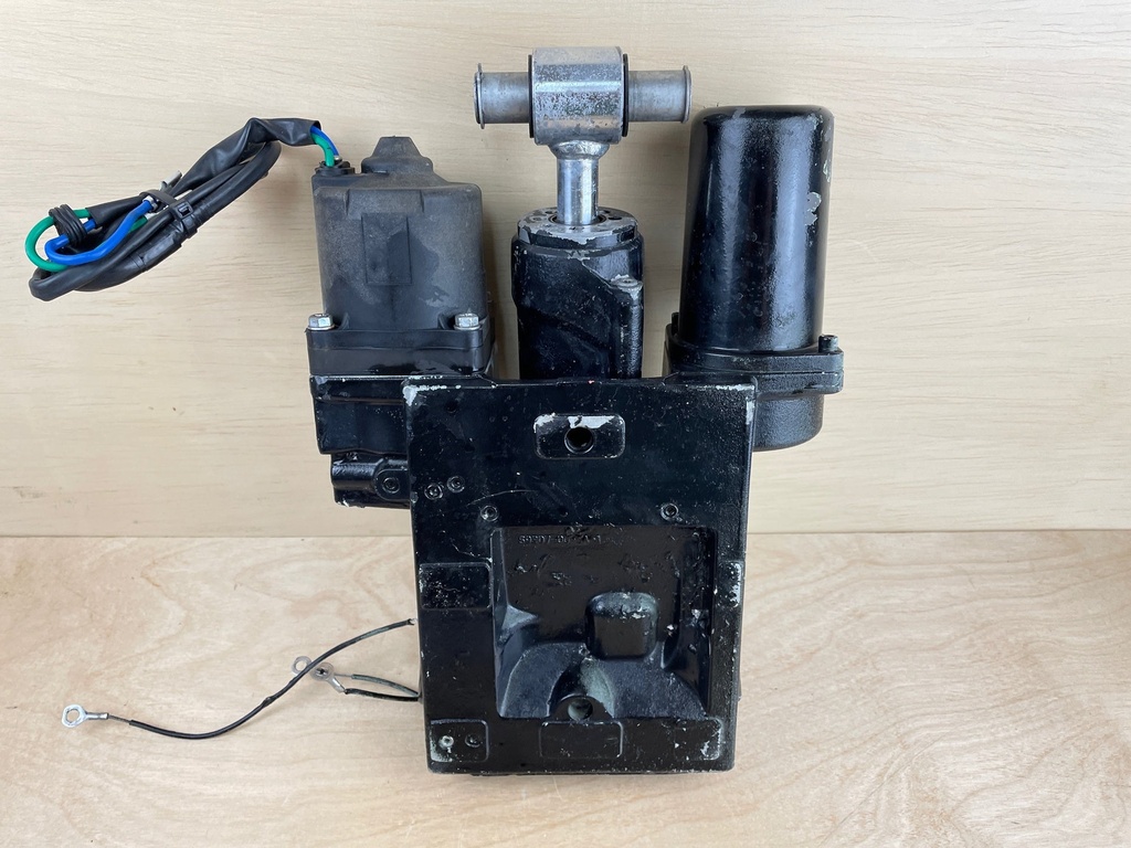 2011 Suzuki DF300 300HP 4 Stroke Outboard Power Trim & Tilt Assembly