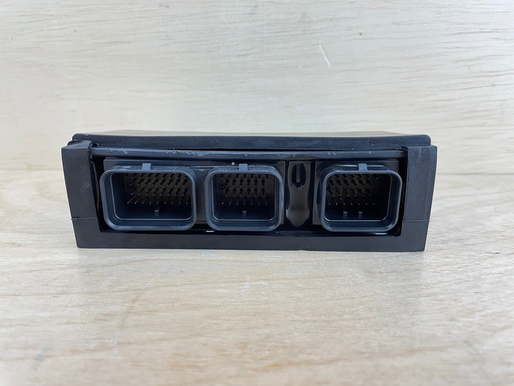 2011 Suzuki DF300 300HP 4 Stroke Outboard Engine Control Unit ECU 33920-98J80