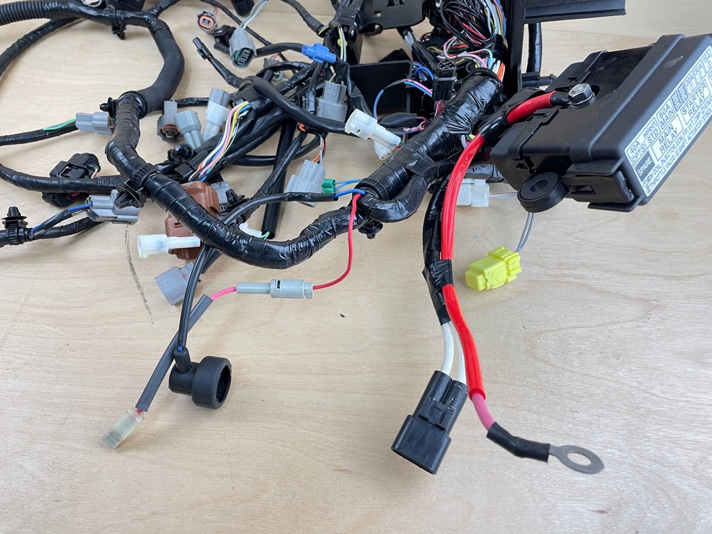 2011 Suzuki DF300 300HP 4 Stroke Outboard Engine Wiring Harness 36610-98J32