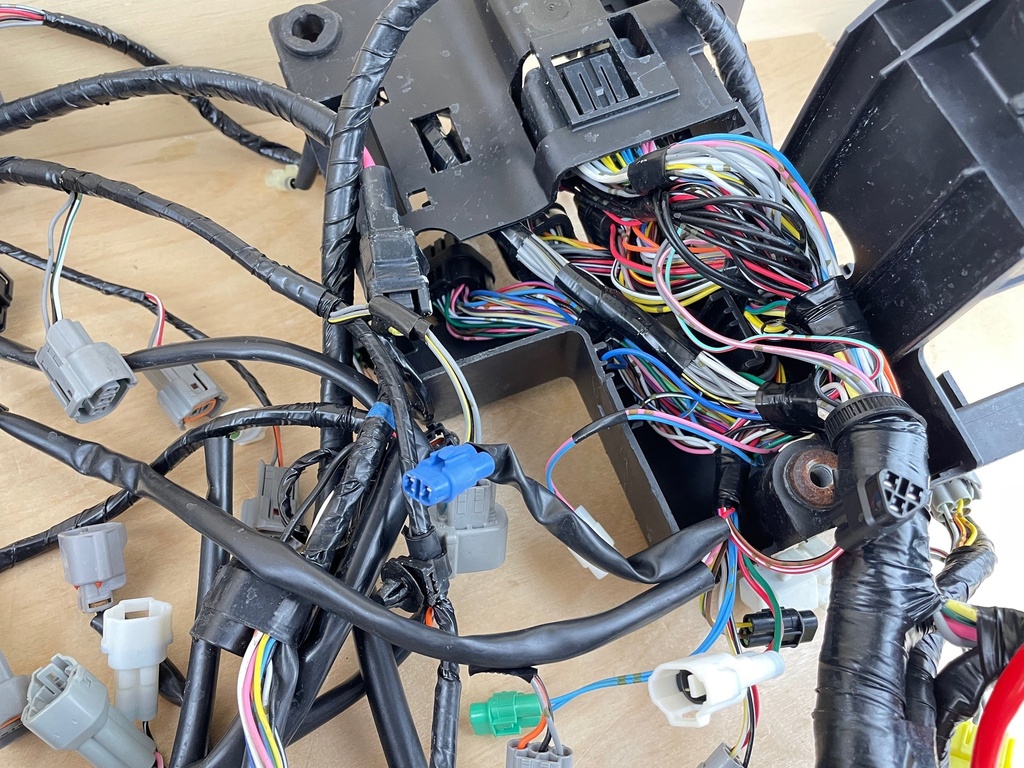 2011 Suzuki DF300 300HP 4 Stroke Outboard Engine Wiring Harness 36610-98J32