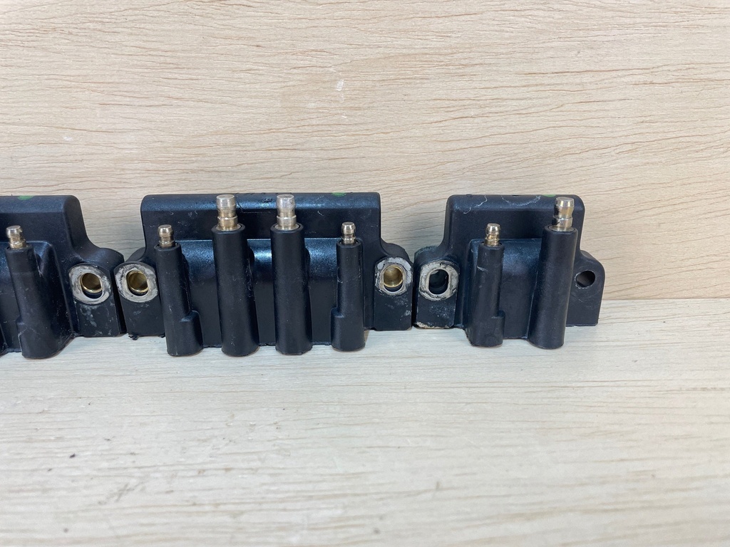 2000 Evinrude Ficht 225HP Ignition Coil Set of 4 0586533 0586528
