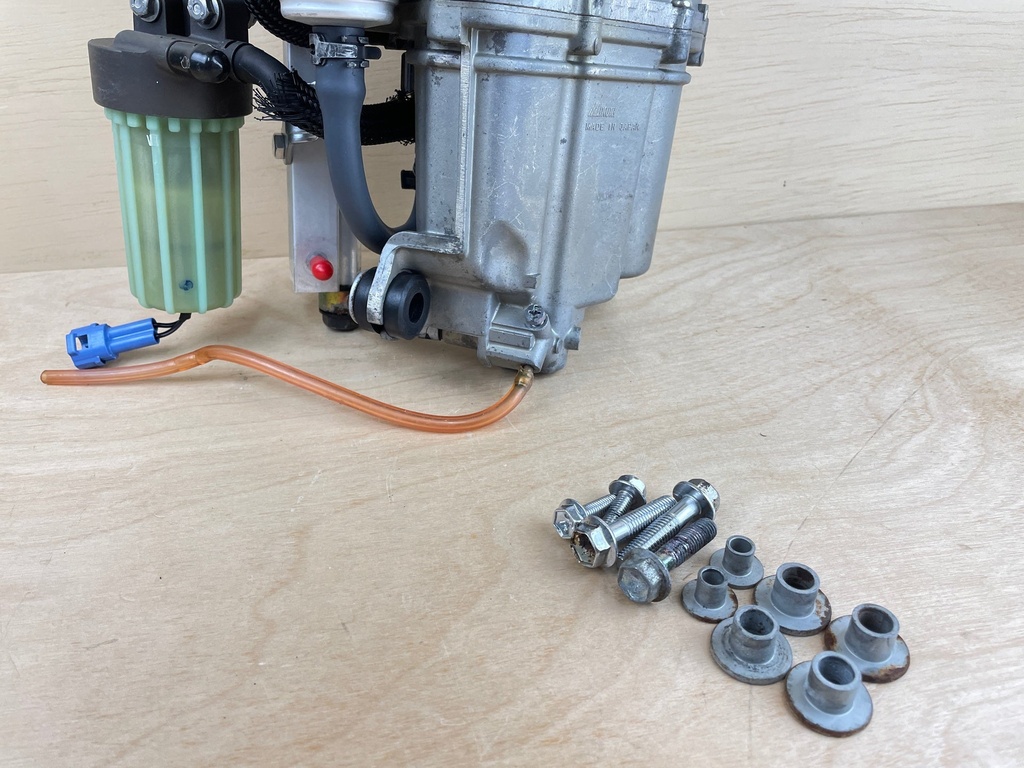 2011 Suzuki DF300 300HP Outboard Fuel Pump Vapor Separator Tank 15600-98J01