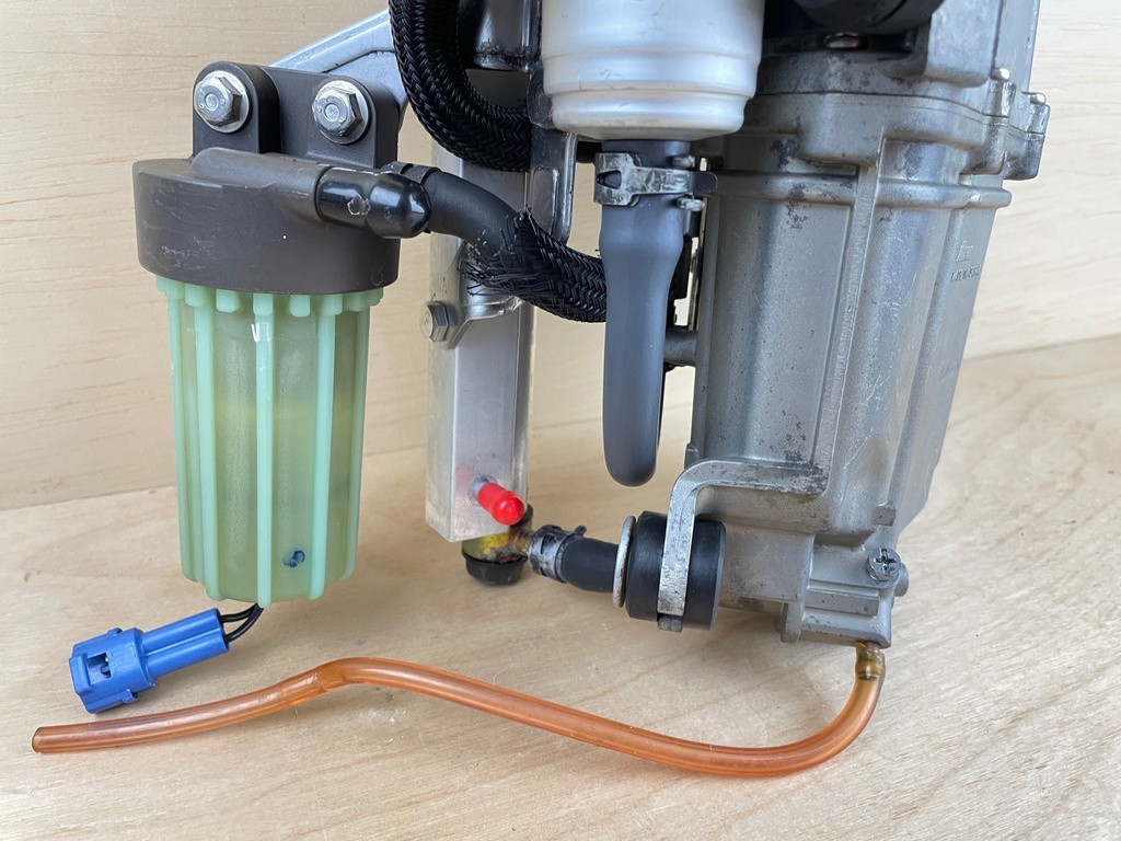 2011 Suzuki DF300 300HP Outboard Fuel Pump Vapor Separator Tank 15600-98J01