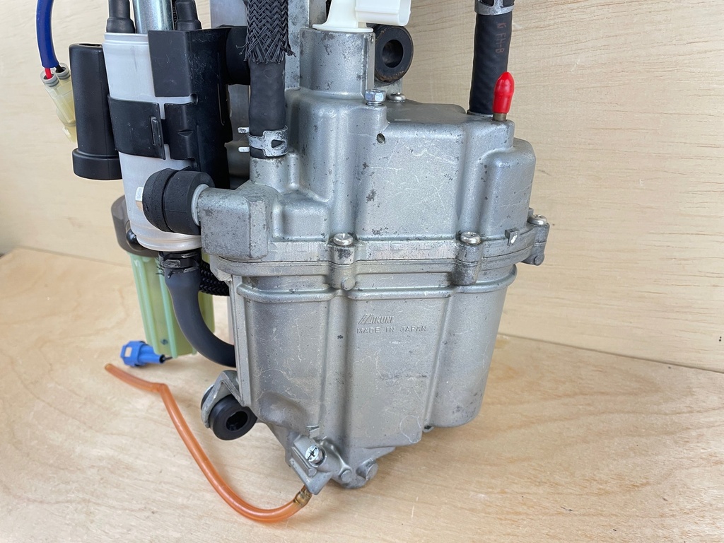 2011 Suzuki DF300 300HP Outboard Fuel Pump Vapor Separator Tank 15600-98J01