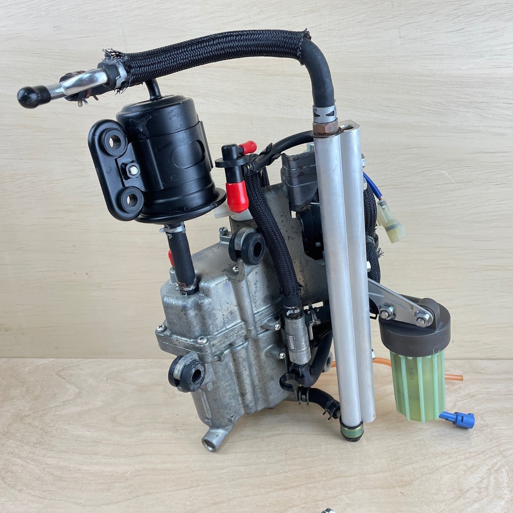 2011 Suzuki DF300 300HP Outboard Fuel Pump Vapor Separator Tank 15600-98J01