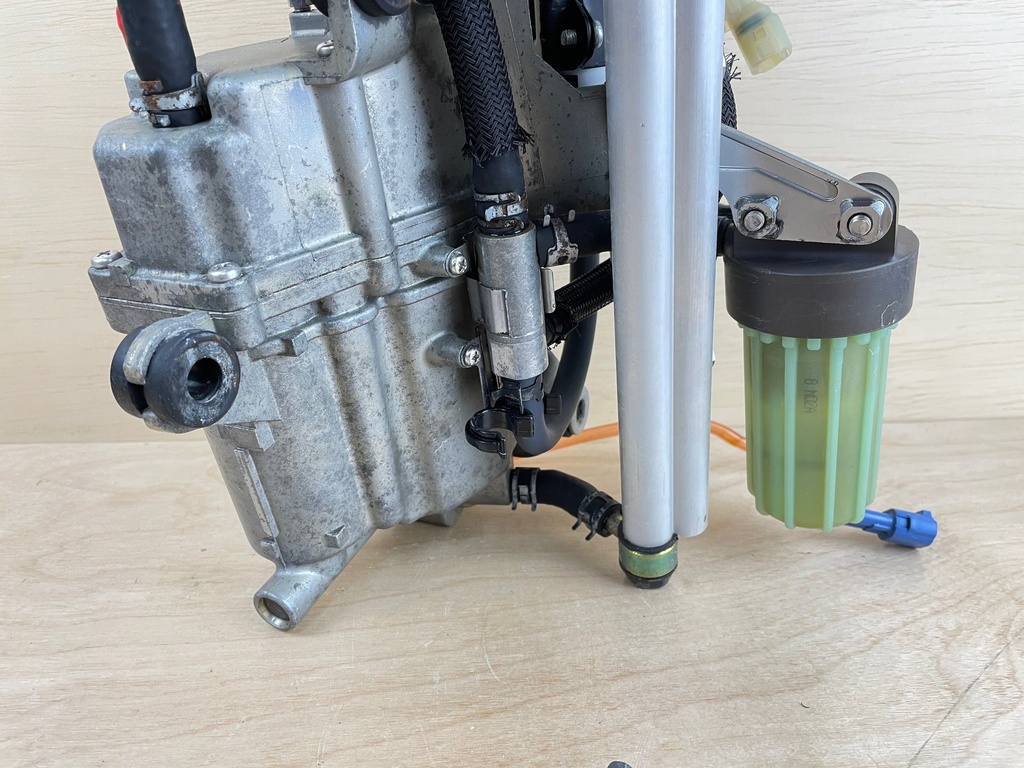 2011 Suzuki DF300 300HP Outboard Fuel Pump Vapor Separator Tank 15600-98J01