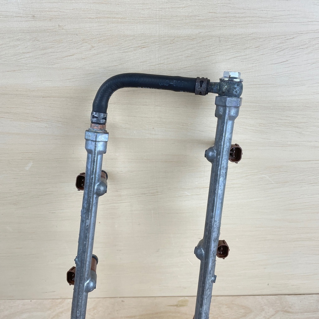 2011 Suzuki DF300 300HP Outboard Fuel Injector Set With Rail 15710-96J00