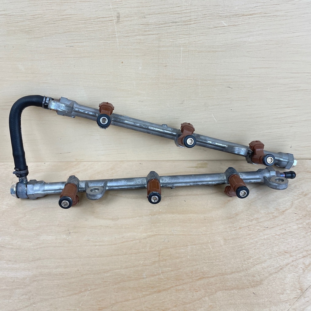 2011 Suzuki DF300 300HP Outboard Fuel Injector Set With Rail 15710-96J00