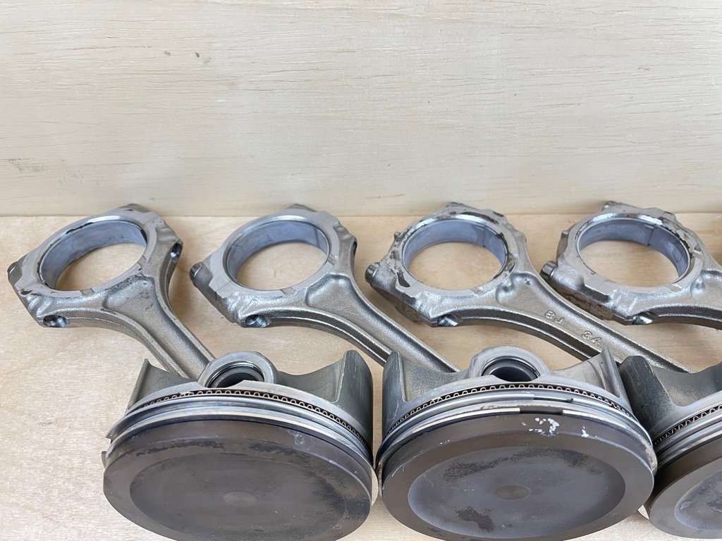 2011 Suzuki DF300 300HP Piston & Connecting Rod Set 12111-98J00-0B0