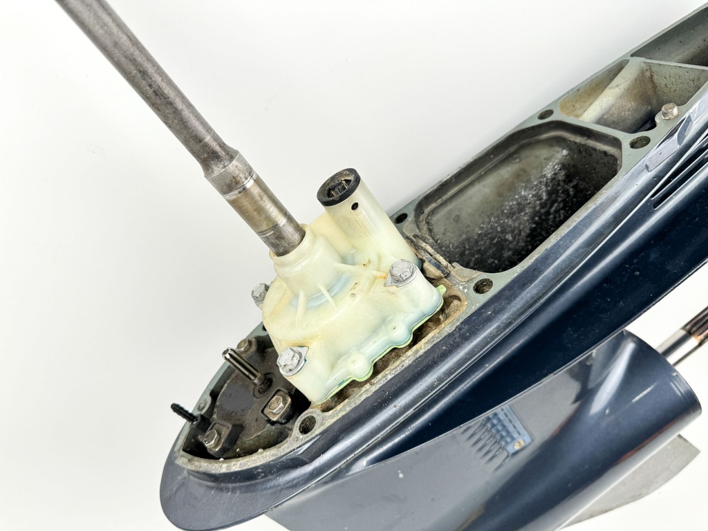 2000-2015  Yamaha 115HP 4 Stroke Outboard 20" Lower Unit Gear Case 68V-45300-12-8D