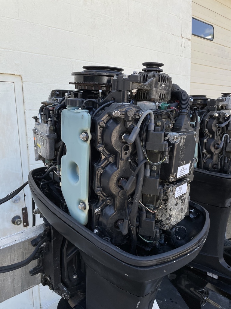 1997 Mercury 250HP EFI 2 Stroke Outboard Engines 25" XL Shaft Pair