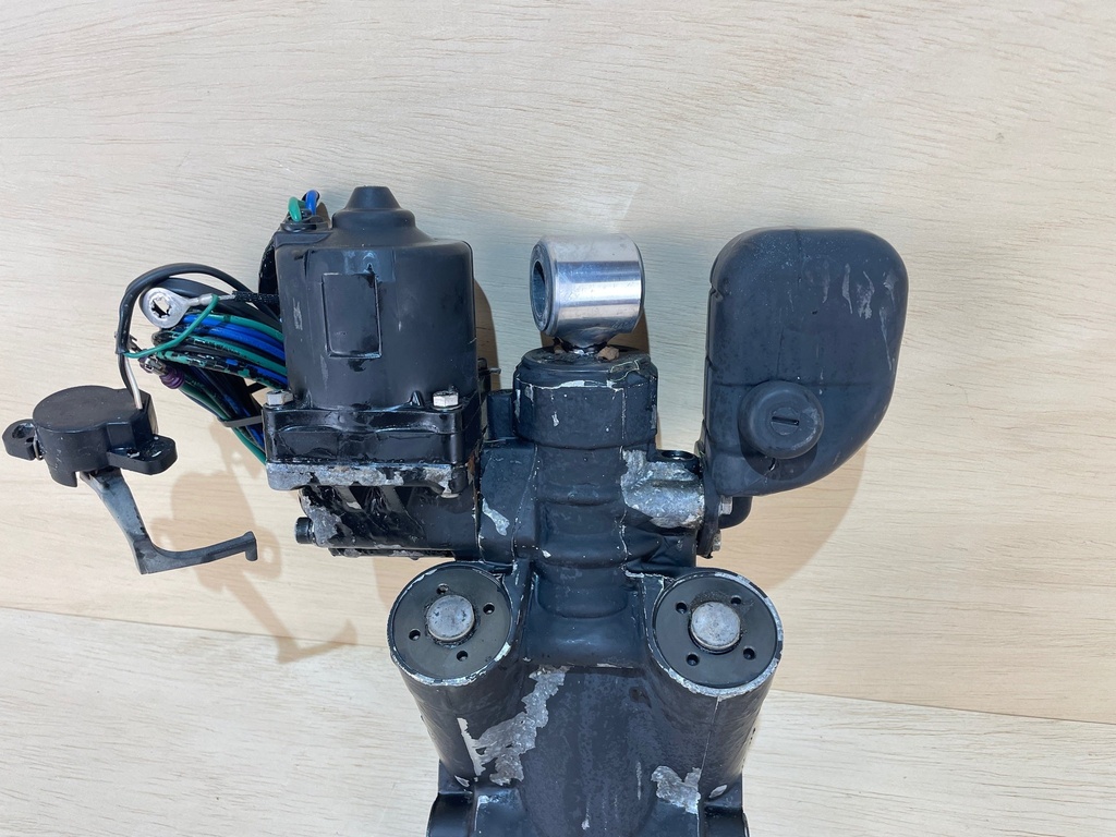 2000 Evinrude Ficht 225HP Trim & Tilt Assembly Unit 5005114 - Needs Repair