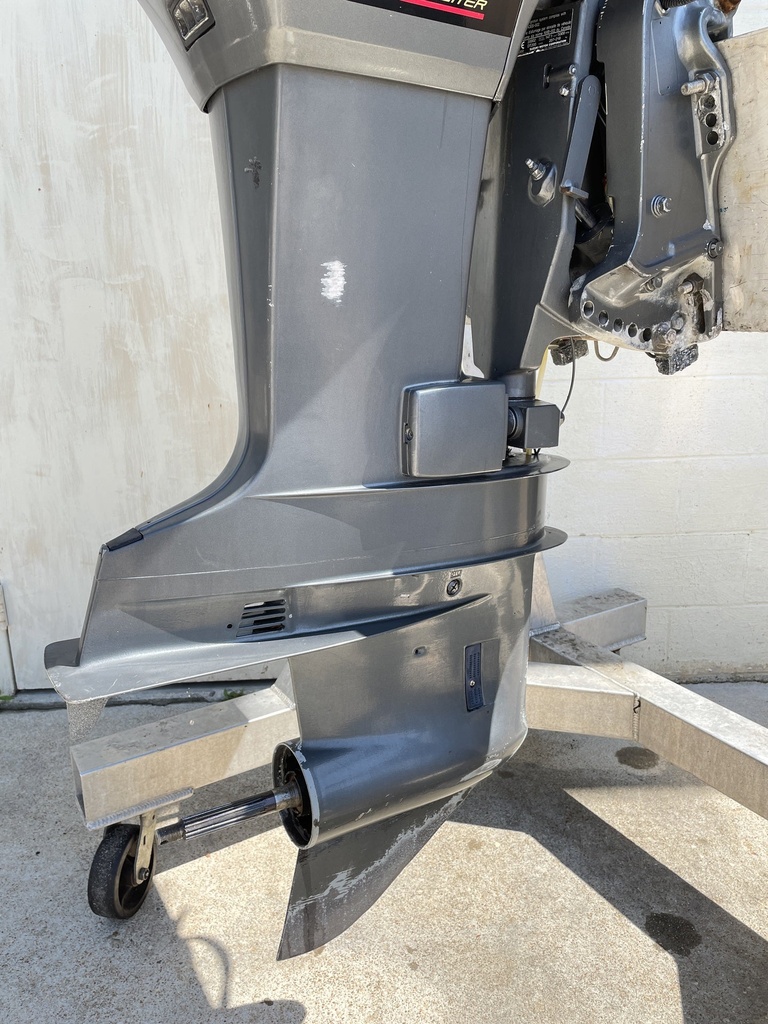 2000 Suzuki 200HP DT200 2 Stroke Outboard Engine 25" Shaft - Bad Lower