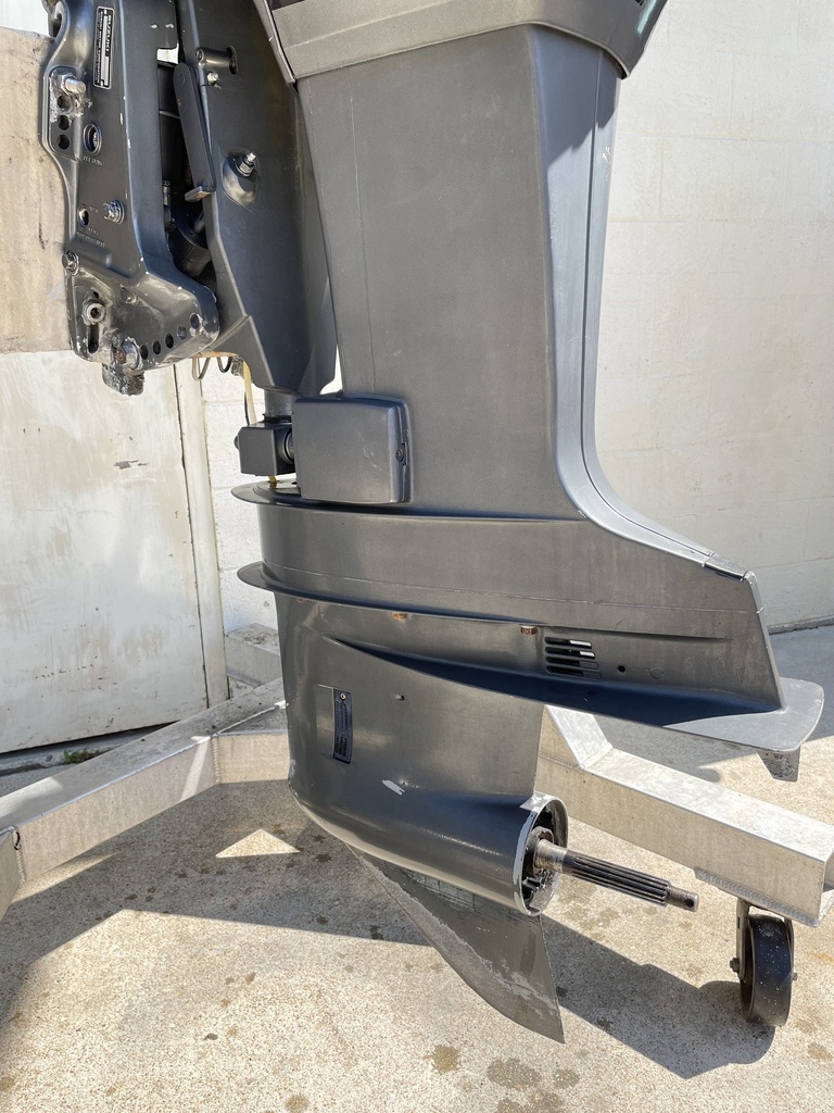 2000 Suzuki 200HP DT200 2 Stroke Outboard Engine 25" Shaft - Bad Lower